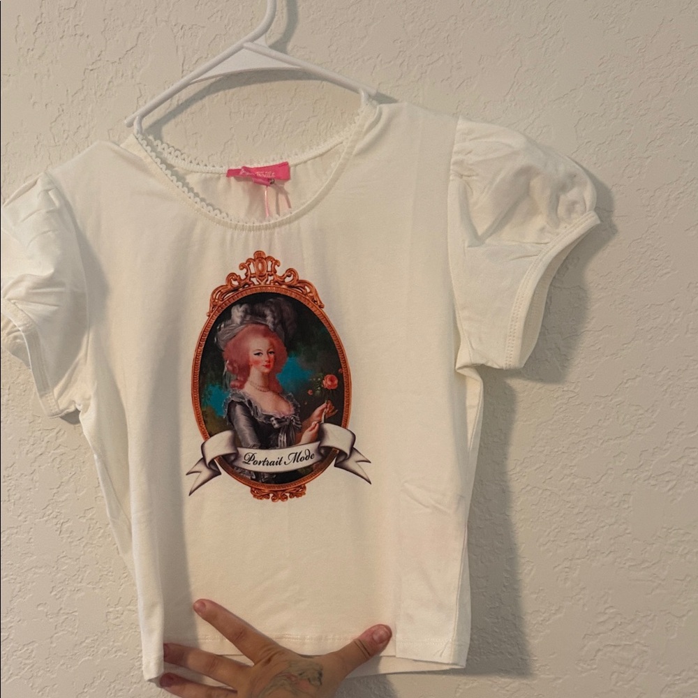 Sugar Thrillz White Short Sleeve Portrait Graphic Tee with Pink Accent
